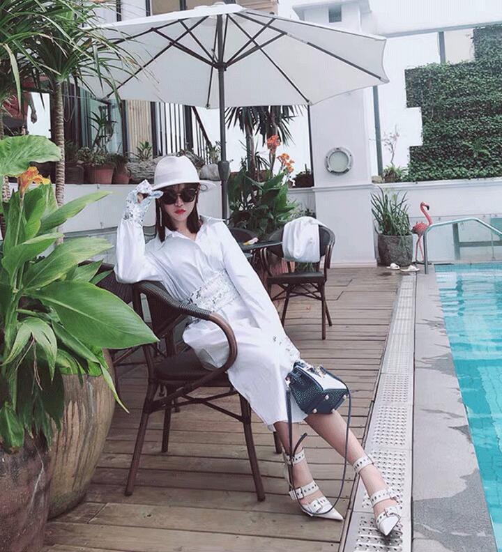 Metal buckle high heels